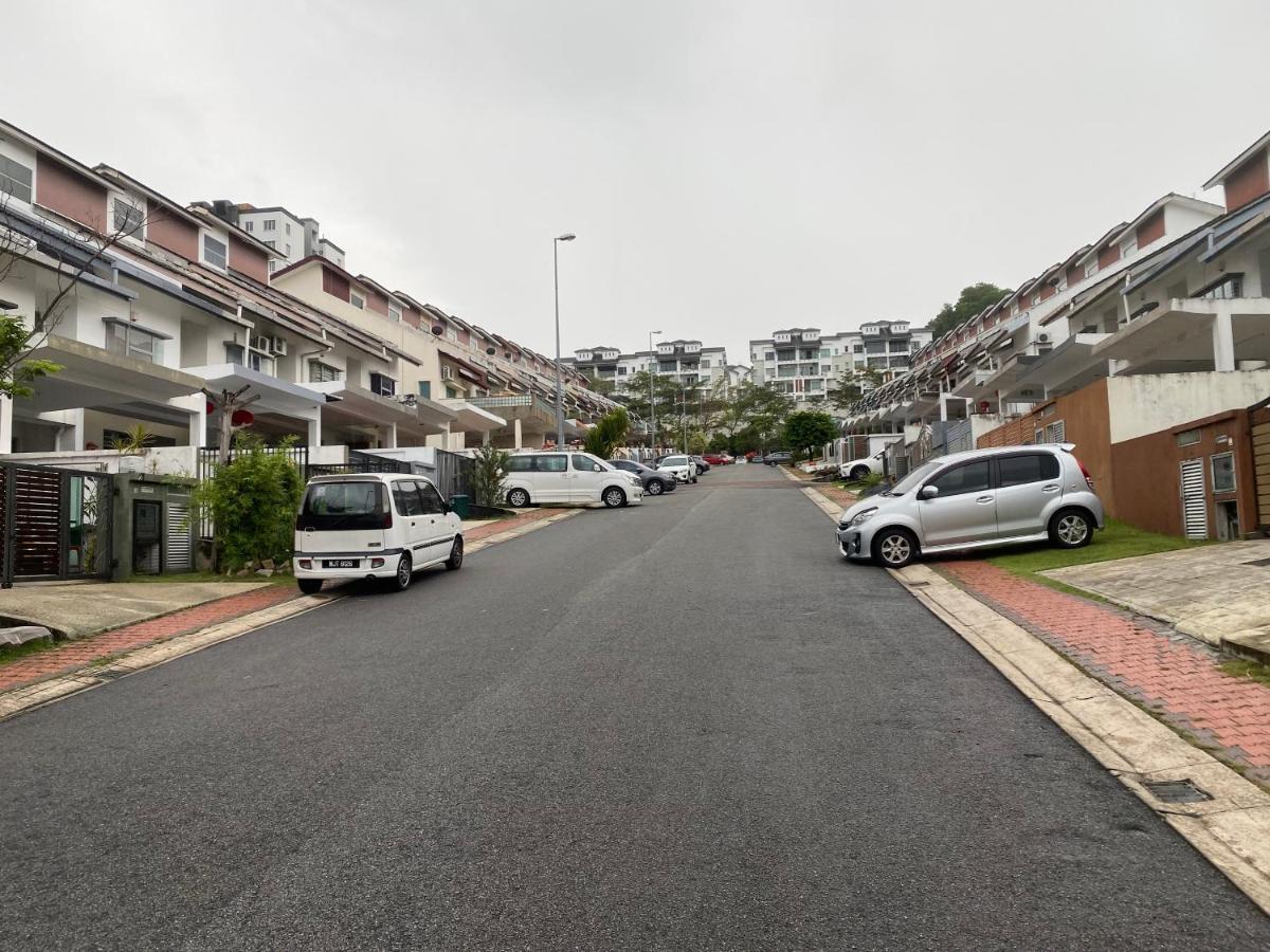 Entire Residential Home•Jia Residences Bkt Serdang沙登温暖的家 เซอรีเคมบางัน ภายนอก รูปภาพ