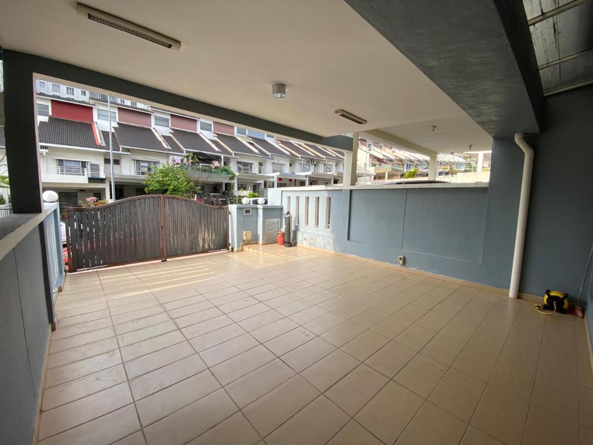 Entire Residential Home•Jia Residences Bkt Serdang沙登温暖的家 เซอรีเคมบางัน ภายนอก รูปภาพ